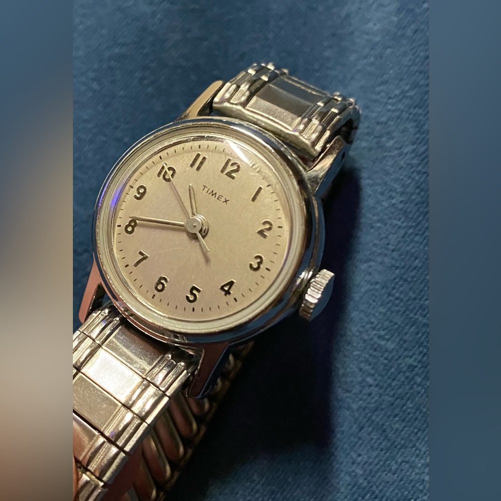 Vintage TIMEX women’s watch silver band